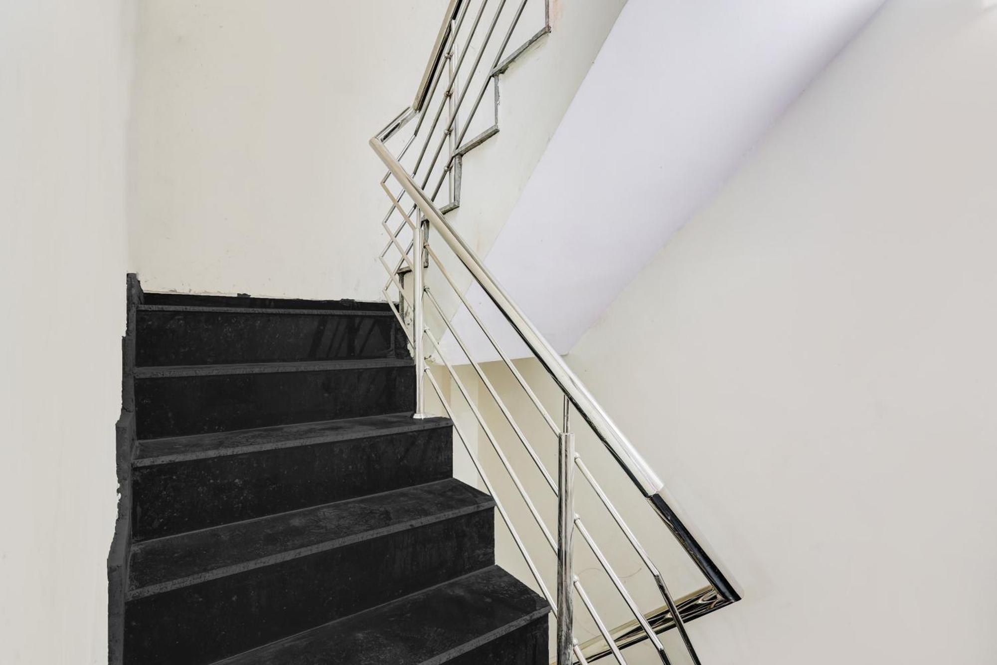 Hotel O Govind Residency New Delhi Exteriör bild