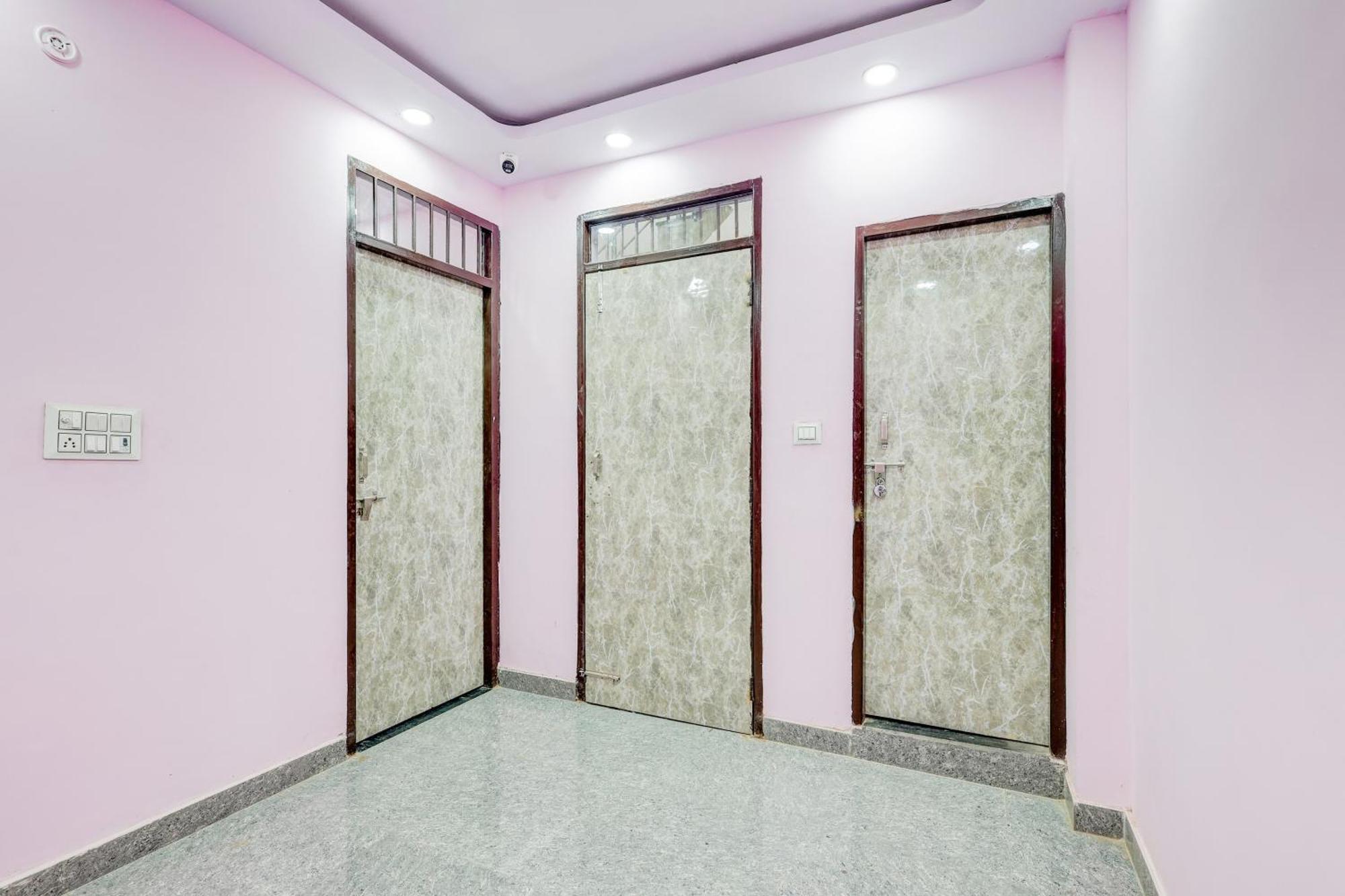 Hotel O Govind Residency New Delhi Exteriör bild